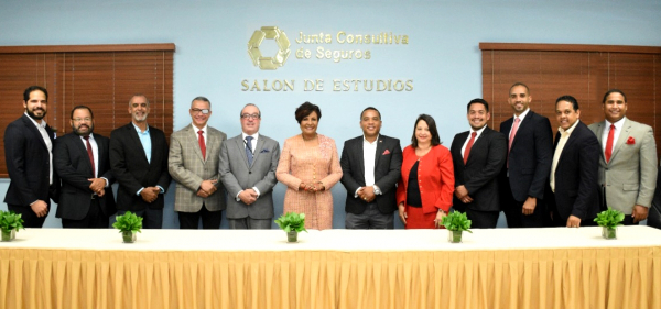 Josefa Castillo resalta logros de la Escuela de Seguros